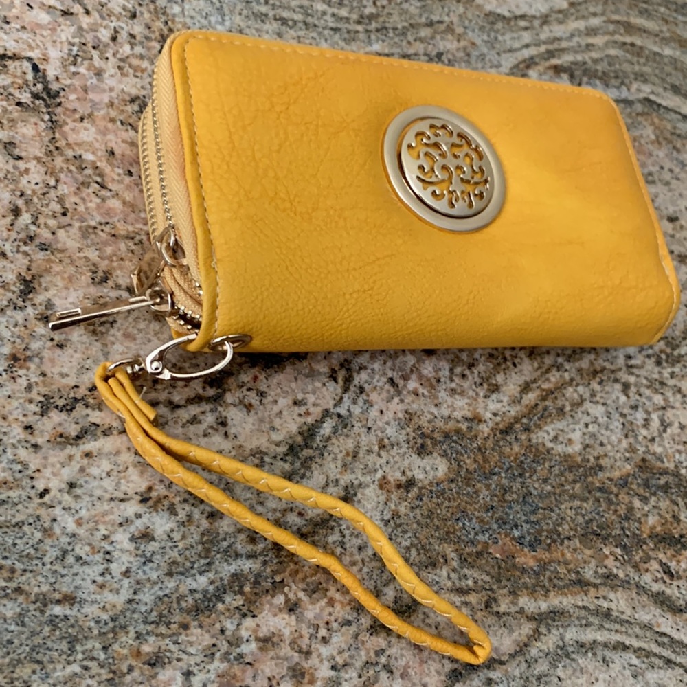 Yellow Wallet - Picture 5 of 5